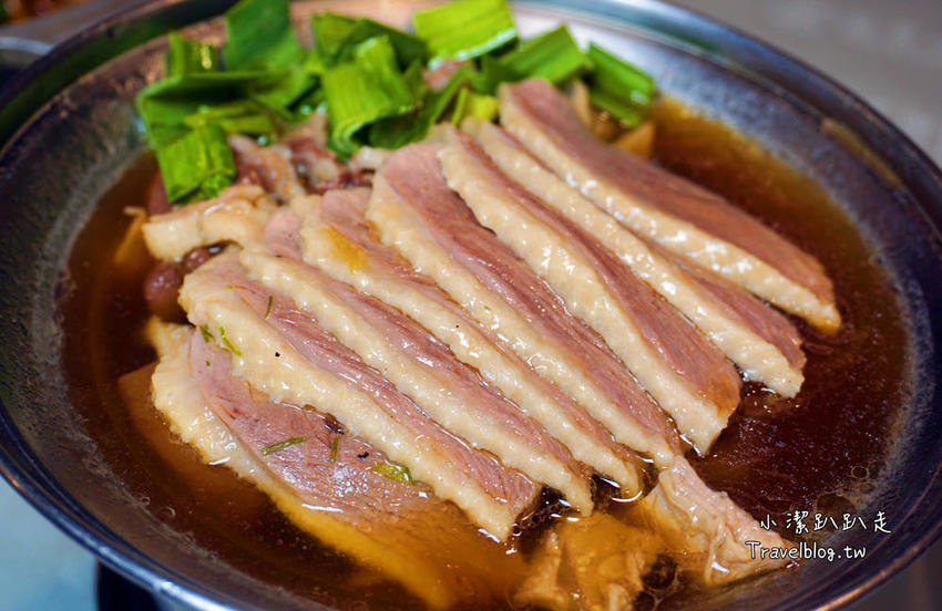 台中老字號海鮮餐廳》新天地梧棲創始店。熱門經典料理合菜四人一次滿足只要2000元！家庭聚餐 婚宴美食 - 小潔趴趴走旅遊札記