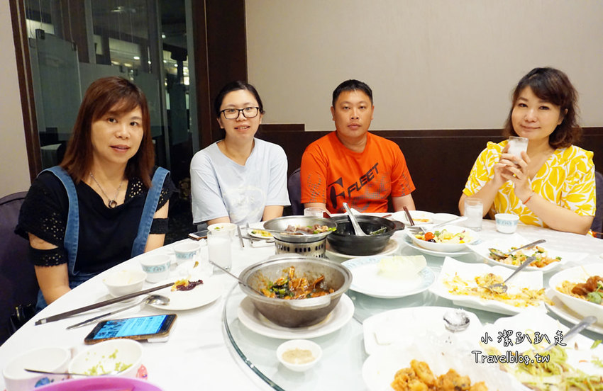 台中老字號海鮮餐廳》新天地梧棲創始店。熱門經典料理合菜四人一次滿足只要2000元！家庭聚餐 婚宴美食 - 小潔趴趴走旅遊札記