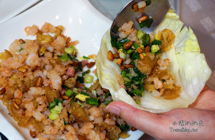 台中老字號海鮮餐廳》新天地梧棲創始店。熱門經典料理合菜四人一次滿足只要2000元！家庭聚餐 婚宴美食 - 小潔趴趴走旅遊札記