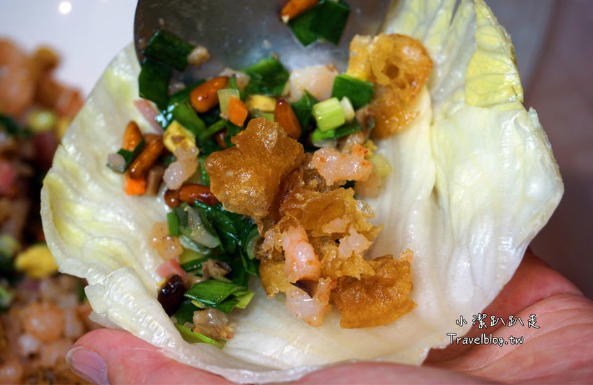 台中老字號海鮮餐廳》新天地梧棲創始店。熱門經典料理合菜四人一次滿足只要2000元！家庭聚餐 婚宴美食 - 小潔趴趴走旅遊札記