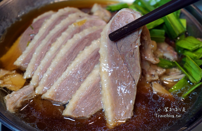 台中老字號海鮮餐廳》新天地梧棲創始店。熱門經典料理合菜四人一次滿足只要2000元！家庭聚餐 婚宴美食 - 小潔趴趴走旅遊札記