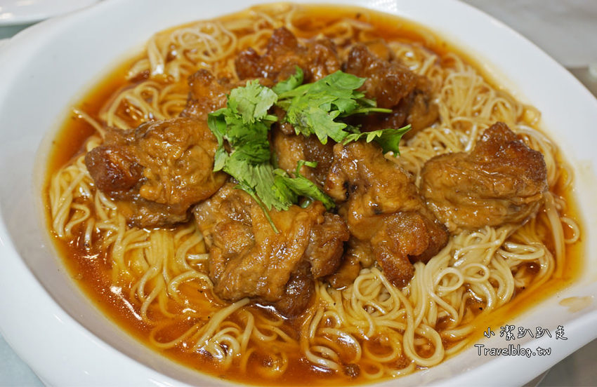 台中老字號海鮮餐廳》新天地梧棲創始店。熱門經典料理合菜四人一次滿足只要2000元！家庭聚餐 婚宴美食 - 小潔趴趴走旅遊札記