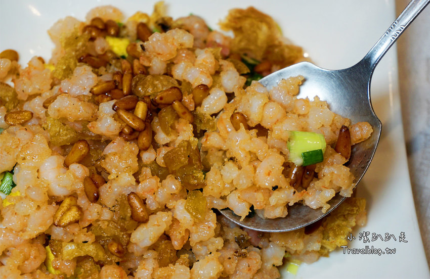 台中老字號海鮮餐廳》新天地梧棲創始店。熱門經典料理合菜四人一次滿足只要2000元！家庭聚餐 婚宴美食 - 小潔趴趴走旅遊札記