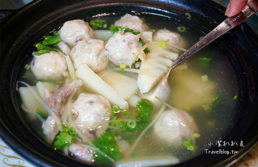 台中老字號海鮮餐廳》新天地梧棲創始店。熱門經典料理合菜四人一次滿足只要2000元！家庭聚餐 婚宴美食 - 小潔趴趴走旅遊札記