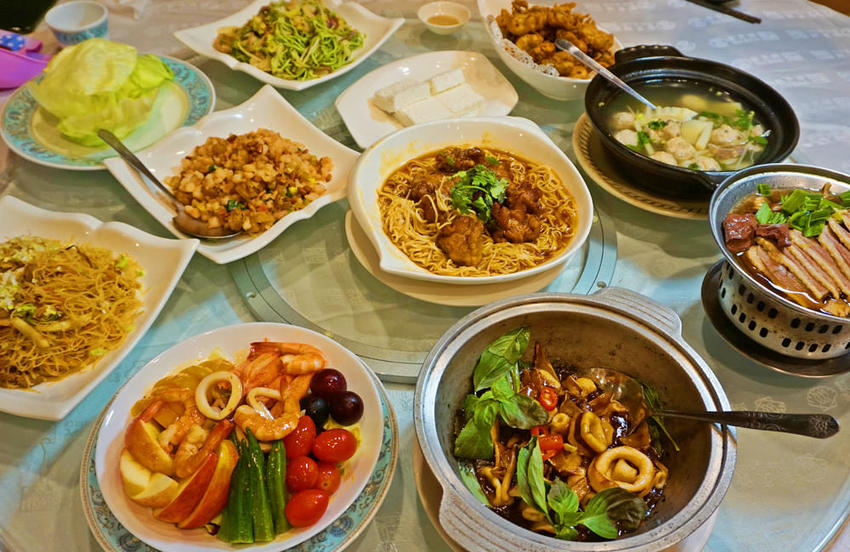 台中老字號海鮮餐廳》新天地梧棲創始店。熱門經典料理合菜四人一次滿足只要2000元！家庭聚餐 婚宴美食 - 小潔趴趴走旅遊札記