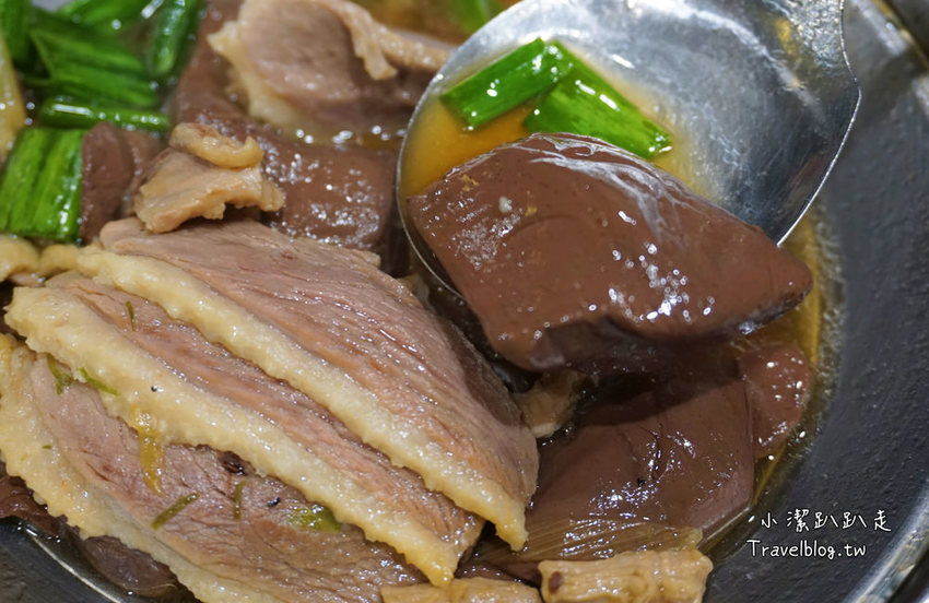 台中老字號海鮮餐廳》新天地梧棲創始店。熱門經典料理合菜四人一次滿足只要2000元！家庭聚餐 婚宴美食 - 小潔趴趴走旅遊札記