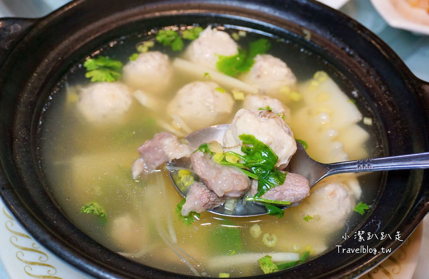 台中老字號海鮮餐廳》新天地梧棲創始店。熱門經典料理合菜四人一次滿足只要2000元！家庭聚餐 婚宴美食 - 小潔趴趴走旅遊札記