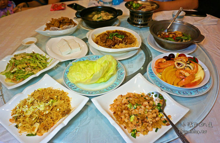 台中老字號海鮮餐廳》新天地梧棲創始店。熱門經典料理合菜四人一次滿足只要2000元！家庭聚餐 婚宴美食 - 小潔趴趴走旅遊札記