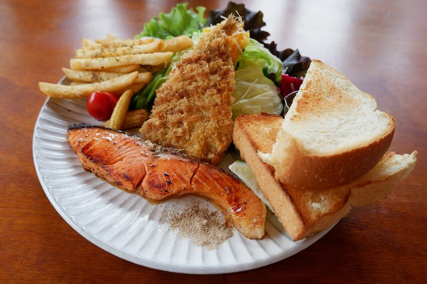 嘉義親子景點推薦!綠盈牧場X養牛人家餵小牛體驗、早午餐一次滿足。