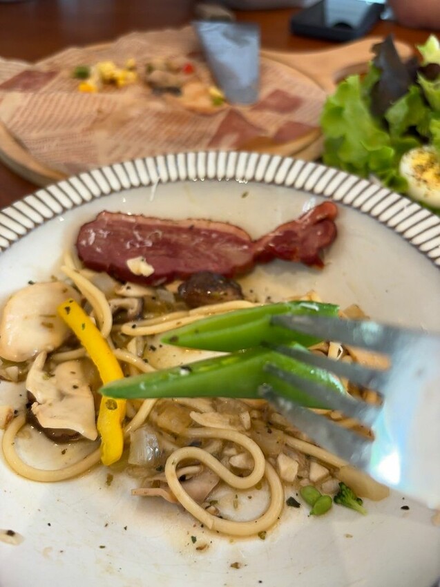 嘉義親子景點推薦!綠盈牧場X養牛人家餵小牛體驗、早午餐一次滿足。