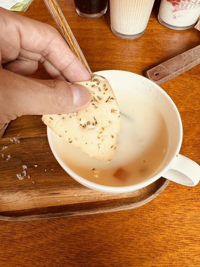 嘉義親子景點推薦!綠盈牧場X養牛人家餵小牛體驗、早午餐一次滿足。