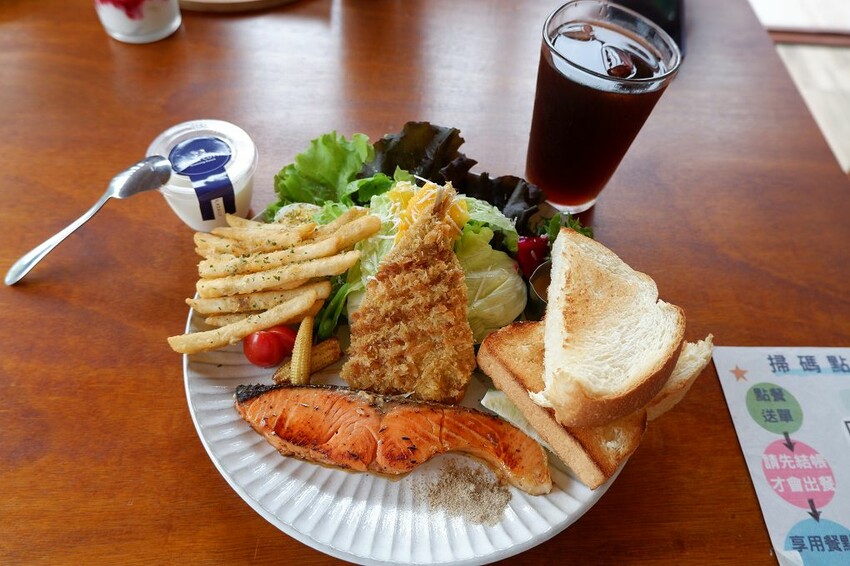 嘉義親子景點推薦!綠盈牧場X養牛人家餵小牛體驗、早午餐一次滿足。