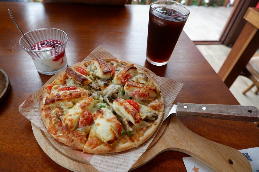 嘉義親子景點推薦!綠盈牧場X養牛人家餵小牛體驗、早午餐一次滿足。