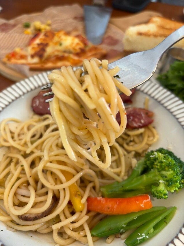 嘉義親子景點推薦!綠盈牧場X養牛人家餵小牛體驗、早午餐一次滿足。