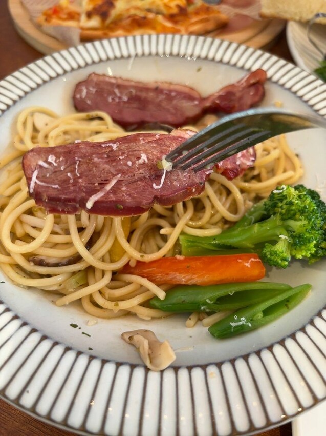 嘉義親子景點推薦!綠盈牧場X養牛人家餵小牛體驗、早午餐一次滿足。