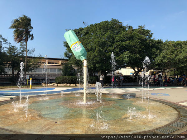 圓圓家出去玩-<苗栗通宵>通霄鹽來館，精緻鹽觀光工廠，親水廣場，足浴泡湯去