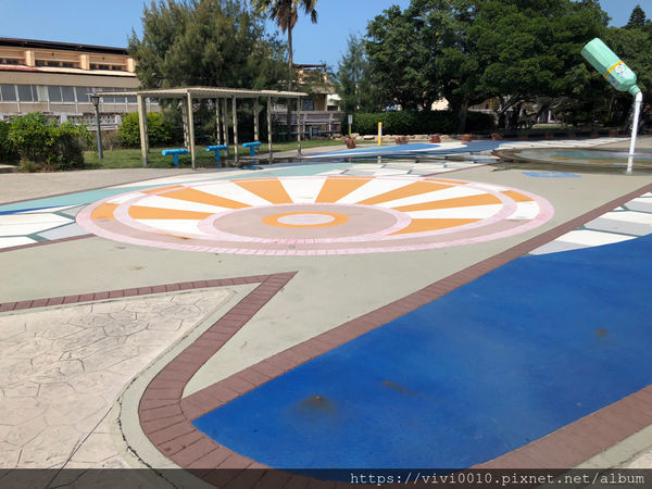 圓圓家出去玩-<苗栗通宵>通霄鹽來館，精緻鹽觀光工廠，親水廣場，足浴泡湯去