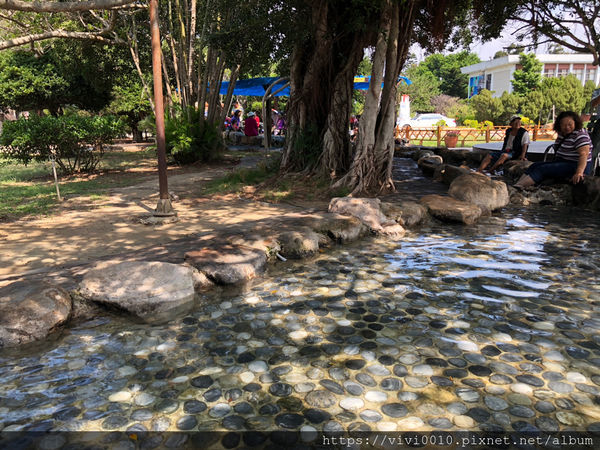 圓圓家出去玩-<苗栗通宵>通霄鹽來館，精緻鹽觀光工廠，親水廣場，足浴泡湯去