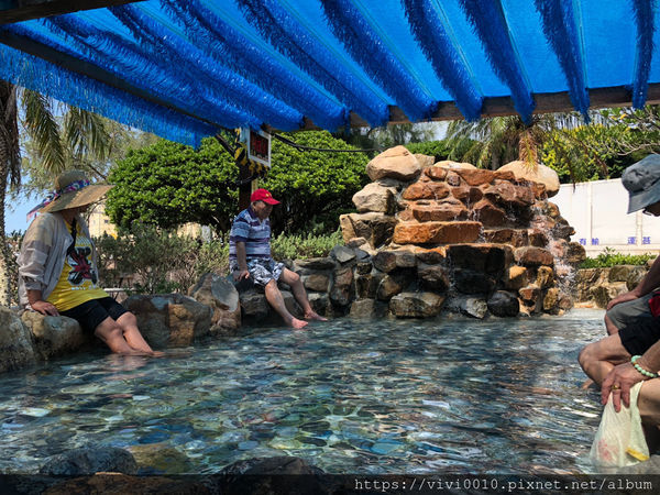 圓圓家出去玩-<苗栗通宵>通霄鹽來館，精緻鹽觀光工廠，親水廣場，足浴泡湯去