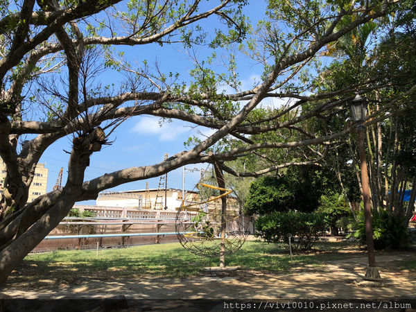 圓圓家出去玩-<苗栗通宵>通霄鹽來館，精緻鹽觀光工廠，親水廣場，足浴泡湯去