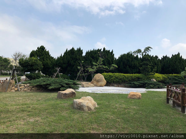 圓圓家出去玩-<苗栗通宵>通霄鹽來館，精緻鹽觀光工廠，親水廣場，足浴泡湯去