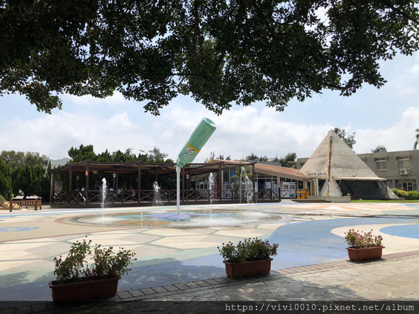 圓圓家出去玩-<苗栗通宵>通霄鹽來館，精緻鹽觀光工廠，親水廣場，足浴泡湯去