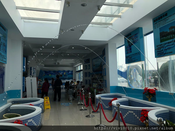 圓圓家出去玩-<苗栗通宵>通霄鹽來館，精緻鹽觀光工廠，親水廣場，足浴泡湯去