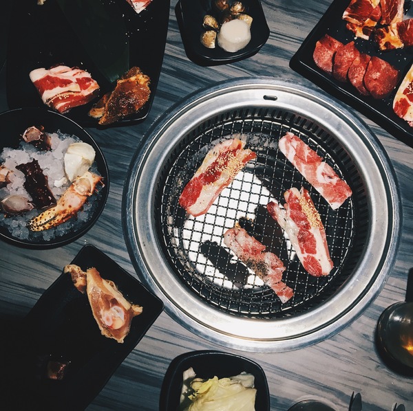 好客音樂燒烤(市府店)：好客音樂燒烤│吃到飽 台北燒肉 駐唱餐廳 帝王蟹 │信義區市府站1號出口