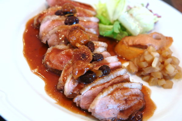 PAUL--不只是麵包--意外與花都小酒館邂垢