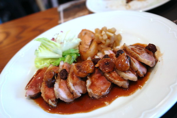 PAUL--不只是麵包--意外與花都小酒館邂垢