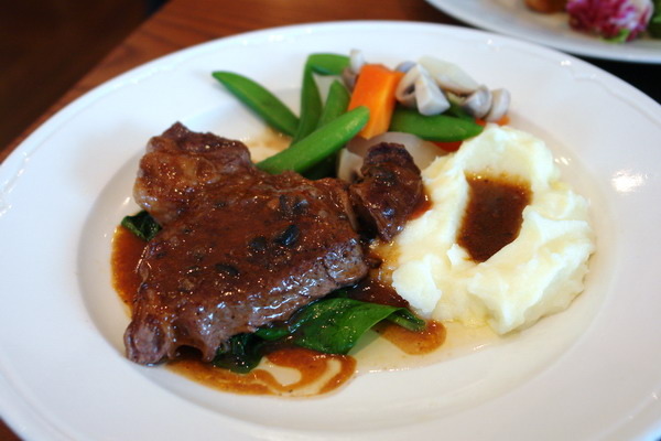 PAUL--不只是麵包--意外與花都小酒館邂垢