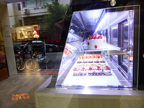 (推薦)[仁愛敦南圓環] 舒芙蕾濃密美味、栗子蛋糕捲卻走錯方向～法朋Le Ruban