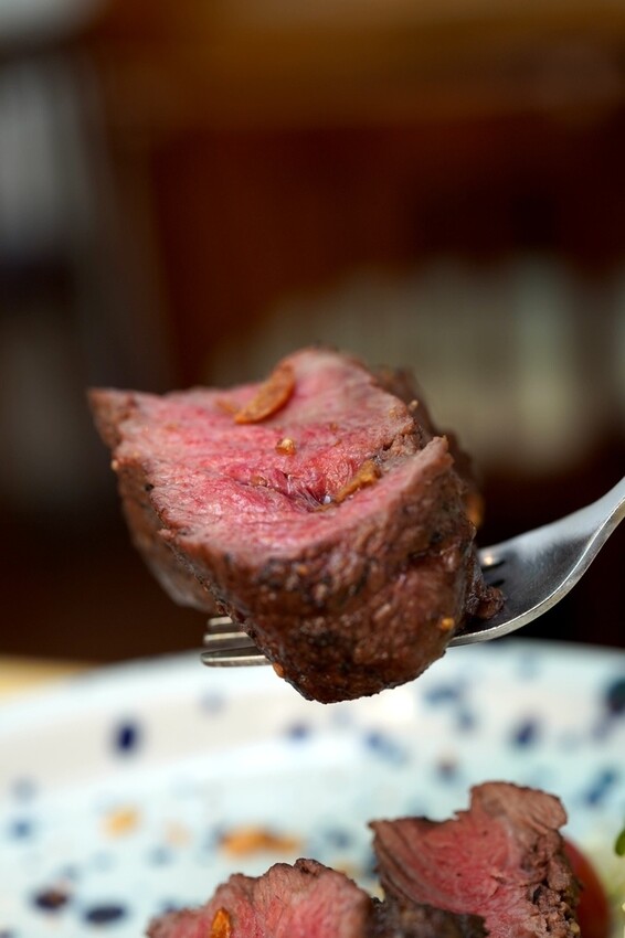 高雄異國美食餐廳推薦！挑戰巨無霸牛肉大漢堡，香蕉巧克力煎餅絕