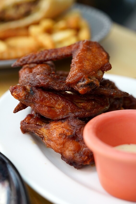 高雄異國美食餐廳推薦！挑戰巨無霸牛肉大漢堡，香蕉巧克力煎餅絕