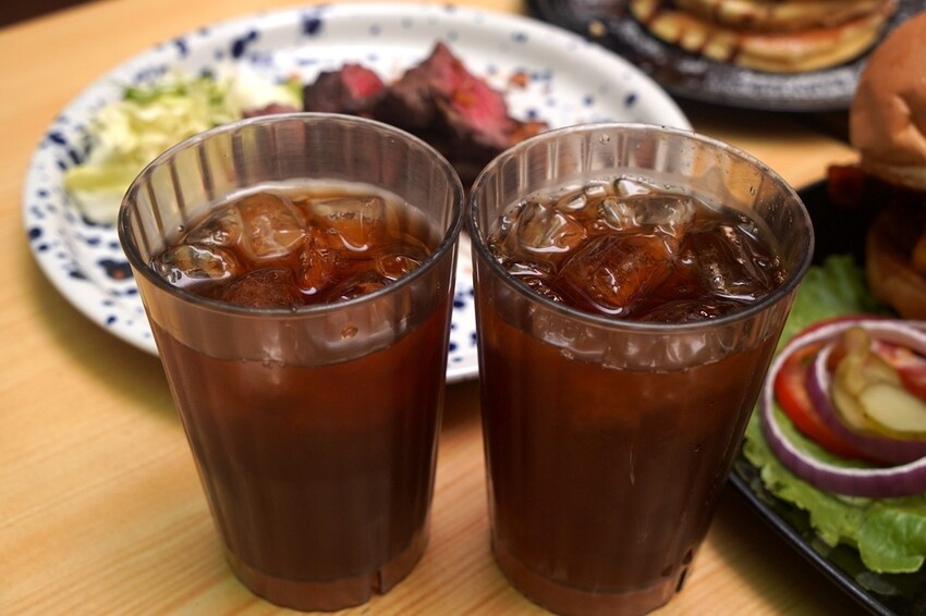 高雄異國美食餐廳推薦！挑戰巨無霸牛肉大漢堡，香蕉巧克力煎餅絕