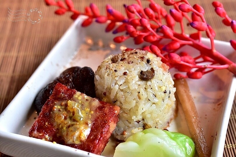 食養山房:蘑菇炊飯，紅麴植物肉