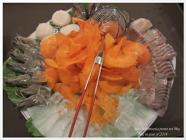 『呷』「北市長安東路」☆ 老四川 巴蜀麻辣燙 ☆不油不膩的麻辣湯頭，涮牛肉最對味