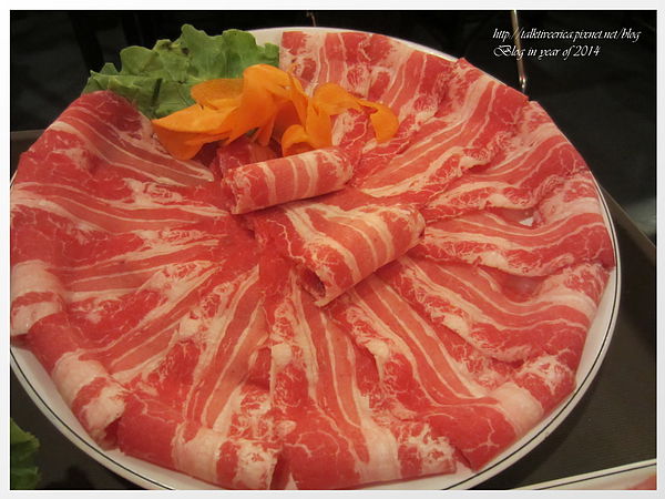 『呷』「北市長安東路」☆ 老四川 巴蜀麻辣燙 ☆不油不膩的麻辣湯頭，涮牛肉最對味