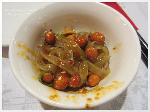 『呷』「北市長安東路」☆ 老四川 巴蜀麻辣燙 ☆不油不膩的麻辣湯頭，涮牛肉最對味