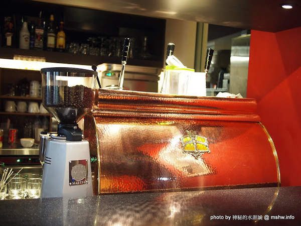 PASSIONE 帕希諾窯烤拿坡里披薩專門店：【食記】台北大安-PASSIONE 帕希諾手工窯烤拿坡里披薩專門店 : 餅皮再Q彈點會更好!