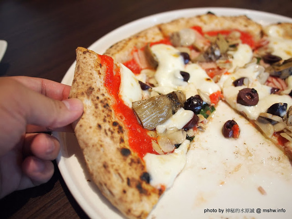 PASSIONE 帕希諾窯烤拿坡里披薩專門店：【食記】台北大安-PASSIONE 帕希諾手工窯烤拿坡里披薩專門店 : 餅皮再Q彈點會更好!