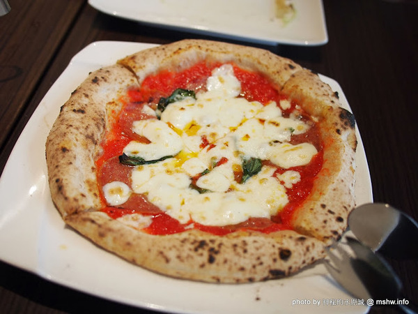 PASSIONE 帕希諾窯烤拿坡里披薩專門店：【食記】台北大安-PASSIONE 帕希諾手工窯烤拿坡里披薩專門店 : 餅皮再Q彈點會更好!