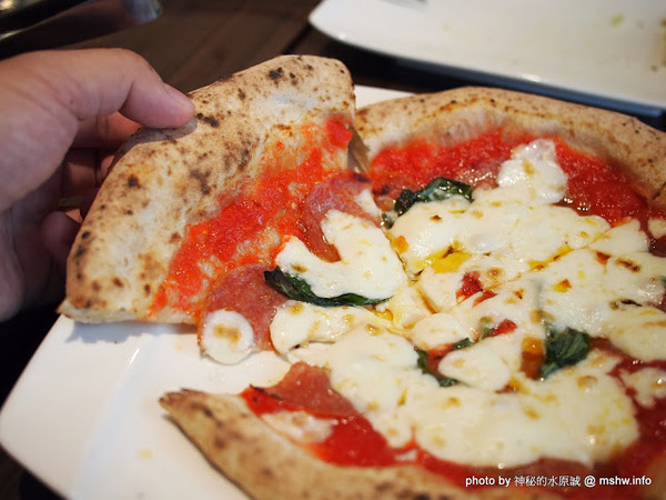 PASSIONE 帕希諾窯烤拿坡里披薩專門店：【食記】台北大安-PASSIONE 帕希諾手工窯烤拿坡里披薩專門店 : 餅皮再Q彈點會更好!