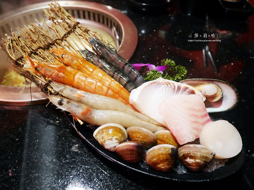 台北火鍋燒烤吃到飽小蒙牛新莊店聚餐餐廳推薦啤酒喝到飽 (5)