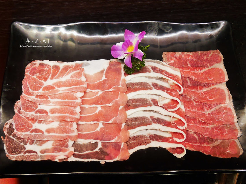 台北火鍋燒烤和牛吃到飽小蒙牛新莊店