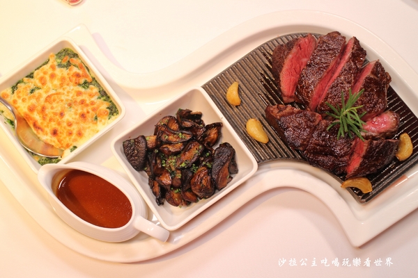 地中海牛排館(歐華酒店):聖誕大餐就吃這個了『地中海牛排館』火雞大餐‧頂級熟成牛排分享禮籃預購中