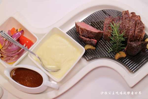 地中海牛排館(歐華酒店):聖誕大餐就吃這個了『地中海牛排館』火雞大餐‧頂級熟成牛排分享禮籃預購中