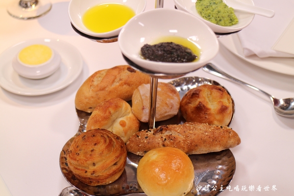 地中海牛排館(歐華酒店):聖誕大餐就吃這個了『地中海牛排館』火雞大餐‧頂級熟成牛排分享禮籃預購中