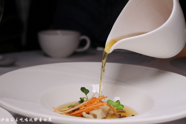 地中海牛排館(歐華酒店):聖誕大餐就吃這個了『地中海牛排館』火雞大餐‧頂級熟成牛排分享禮籃預購中