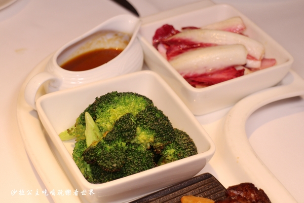 地中海牛排館(歐華酒店):聖誕大餐就吃這個了『地中海牛排館』火雞大餐‧頂級熟成牛排分享禮籃預購中